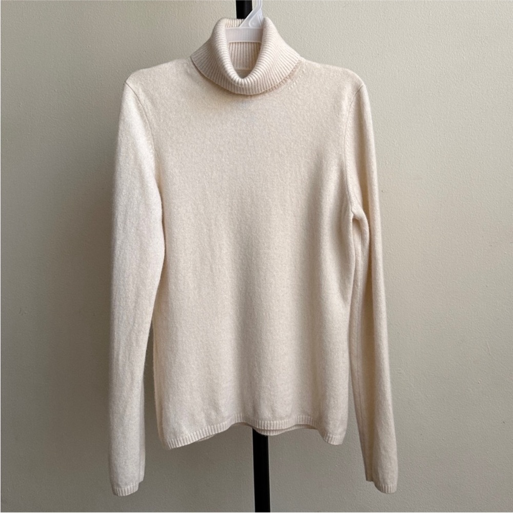 Collection Fifty Nine Bloomingdales 100% Cashmere Sweater
Turtleneck Size MP